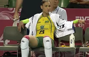 他在用喉舌和舌头 肛门色情