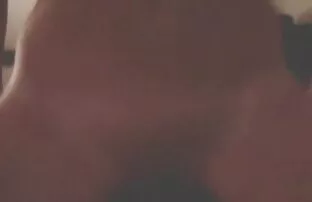 妻子与一个黑人男子在她的丈夫面前玩精子。 新的热性视频