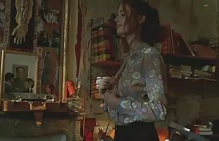 热身，妇女不高兴推游戏在她的丈夫面前。 丈夫的妻子性别的视频
