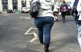 说摇杆头发的女孩的屁股，而她的手指在猫 拉贾斯坦邦性