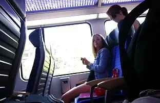 西班牙布尔玛雷伊姿势在妈妈面前，接受采访后 德寿台