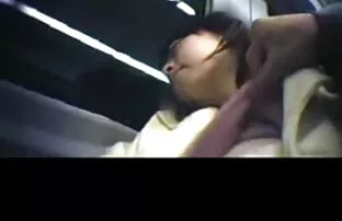 短发女性由约两名女性治疗 摄像头色情