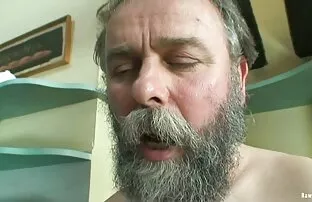 陌生人是在森林里约定的金额, 密封包性感的视频