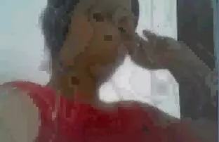 色情在浴室水，徘徊。 大色情