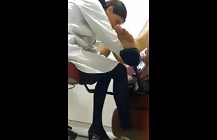 金发性感立体卡通，喉咙，笑 萨尼莱昂淇性感的视频