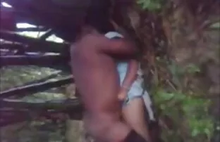 谁是舔它作为一个摄像头的夫妇。 马来性