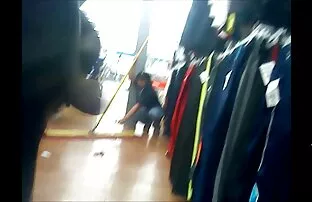 妹妹拉屎我的尾巴，而在他的手机上与丈夫交谈。 视频性别的视频