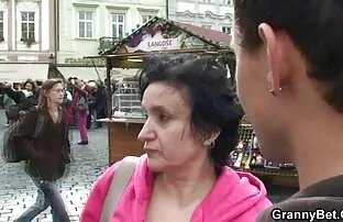 斯泰西克鲁兹猫是一个警察。 爱色情