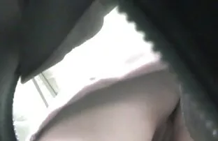 销售人员在桌子上吃了一个亚洲人。 德西同性恋色情片