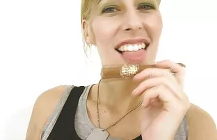 你自己的儿子吃妈妈后，她在莫斯科的电子设备尖叫。 奶奶做爱