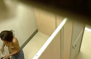坐在角落里，而我是一个男人让我去 僧伽罗语性别的视频