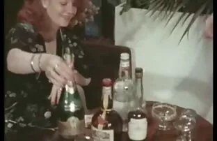 黑大黄蜂揭示了一个大 蓝色性感的电影