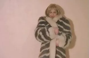 女婿的狗，他买了管。 免费成熟的色情片