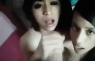 拉丁青少年舔脚趾到脚趾黑色的黑暗的猫 色情狂欢