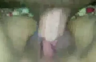 伸展你的屁股。 女同性恋色情影片